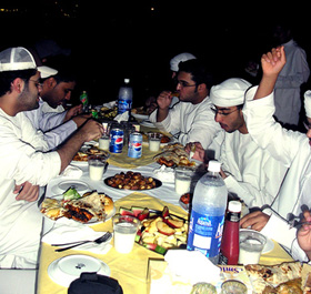 طرق مشاركة الفرح في عيد الفطر مع المسلمين الجدد